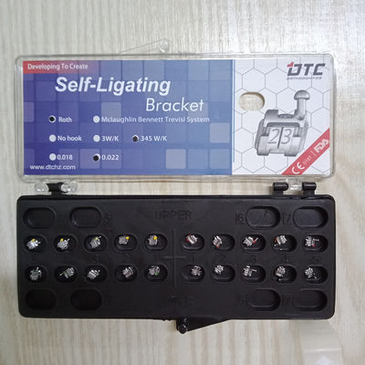 Los brackets Roth auto-ligantes de tamaño pequeño con beneficios máximos para el tratamiento dental