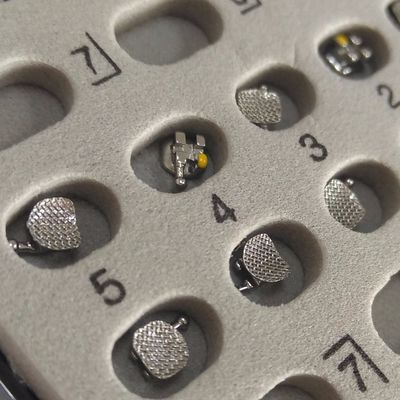 Los soportes dentales DTC certificados CE ISO son la opción de moda para el tratamiento de ortodoncia